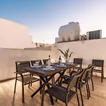 Townhouse With Jacuzzi And Bbq, Near Balluta Bay Beach