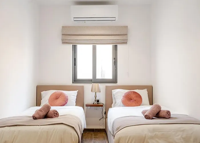 Townhouse With Jacuzzi And Bbq, Near Balluta Bay Beach