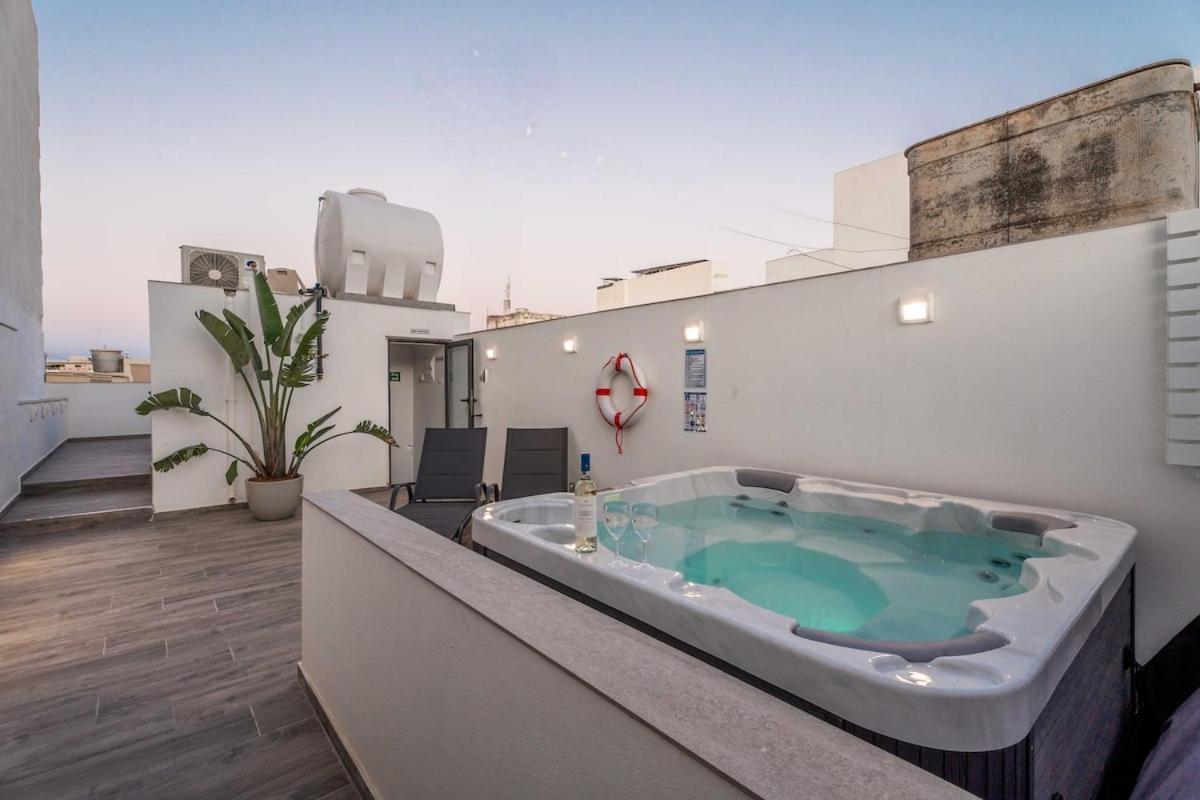 Townhouse With Jacuzzi And Bbq, Near Balluta Bay Holiday home Sliema
