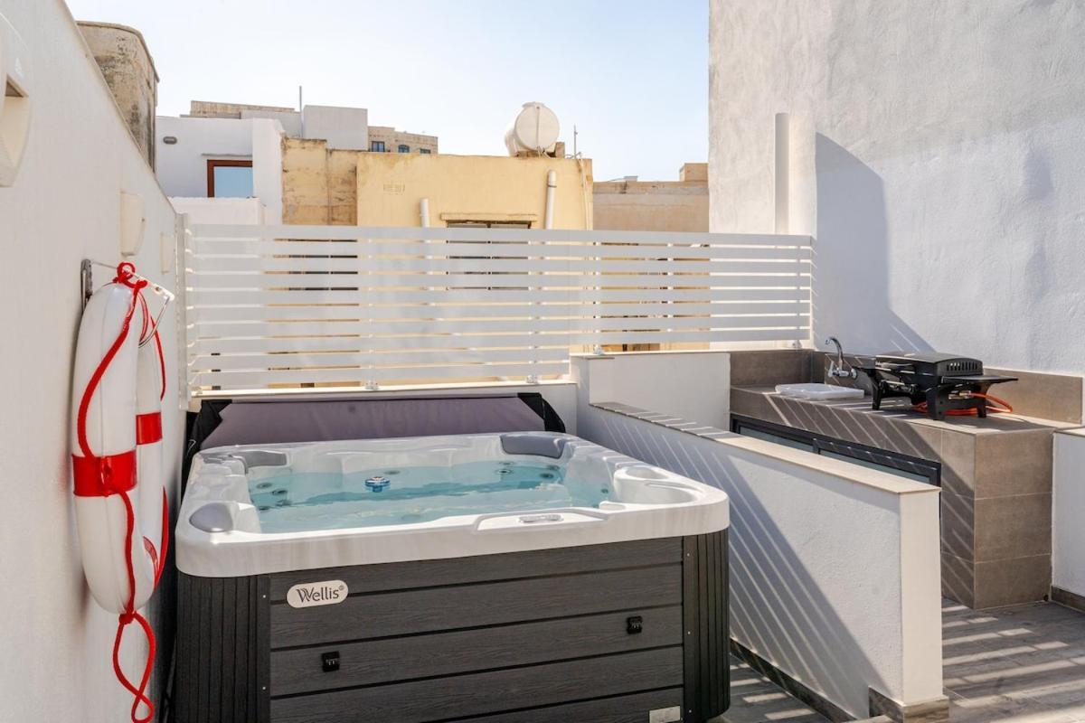 Holiday home Townhouse With Jacuzzi And Bbq, Near Balluta Bay Sliema