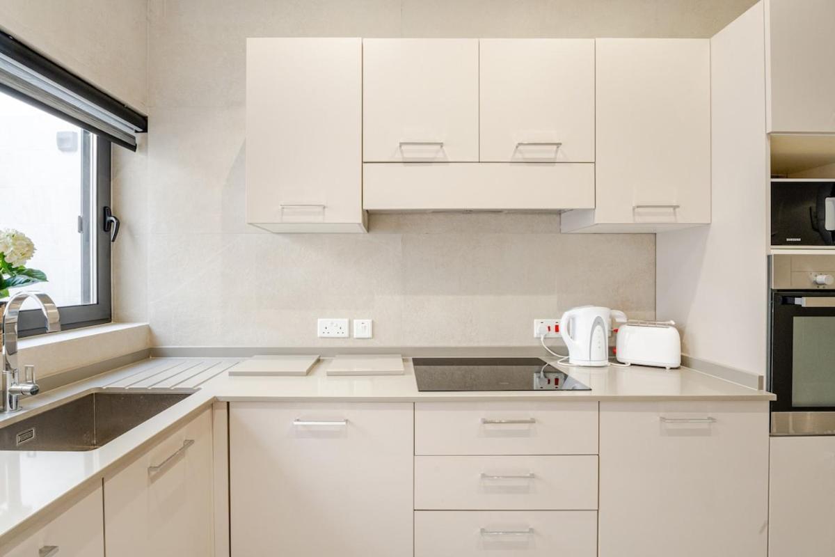 Townhouse With Jacuzzi And Bbq, Near Balluta Bay * Sliema