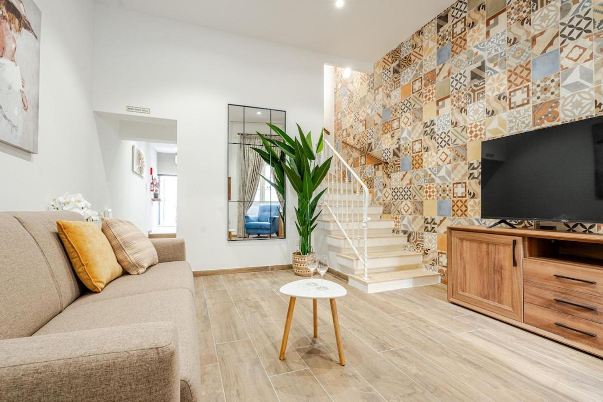 Holiday home Townhouse With Jacuzzi And Bbq, Near Balluta Bay Sliema