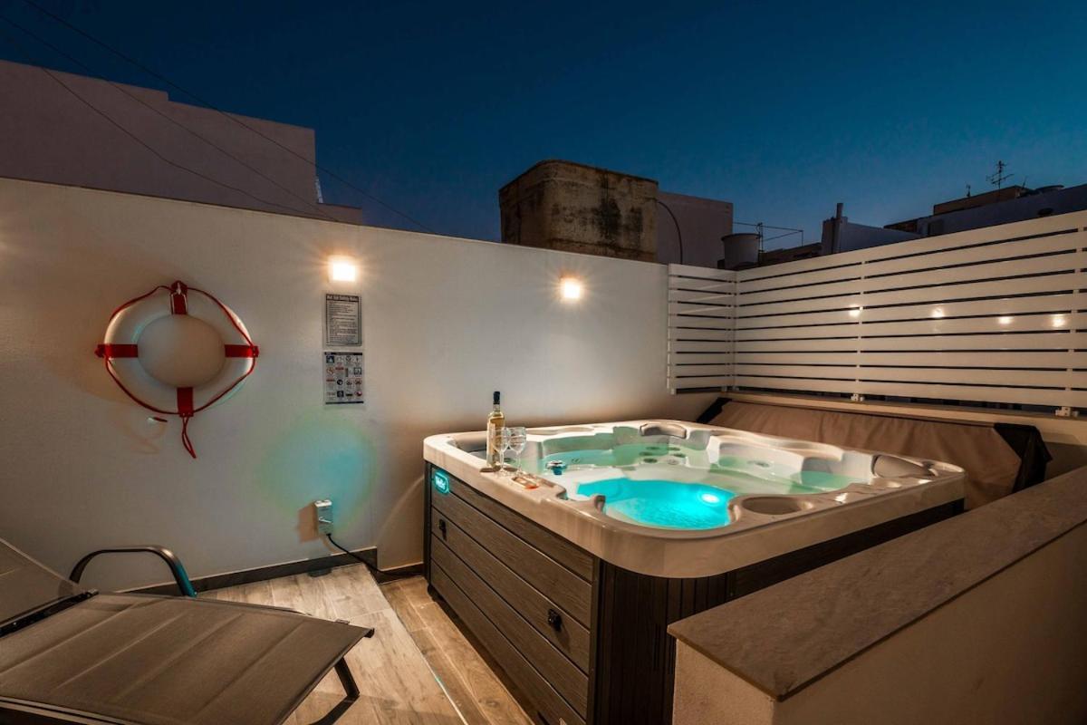 Townhouse With Jacuzzi And Bbq, Near Balluta Bay * Sliema