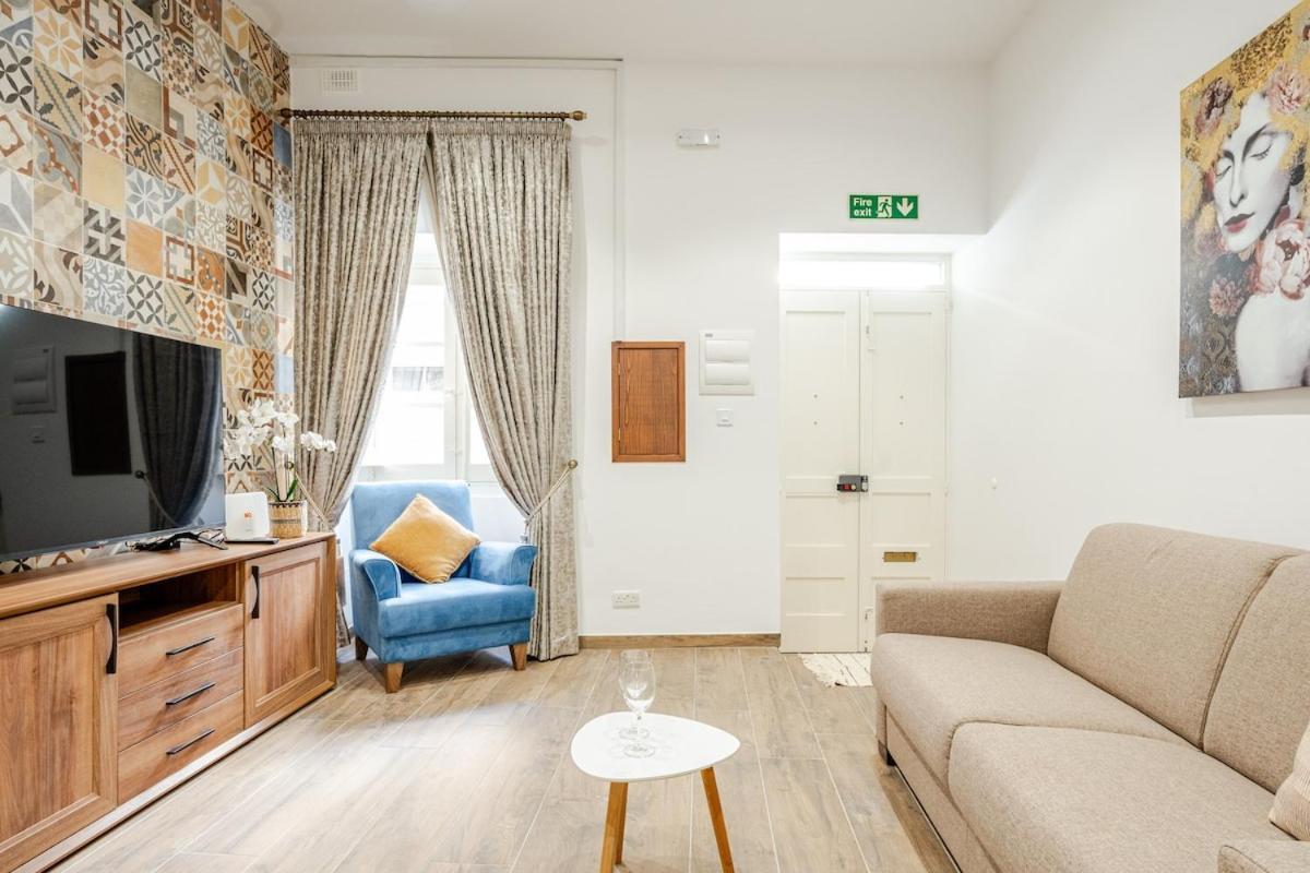 Townhouse With Jacuzzi And Bbq, Near Balluta Bay Holiday home