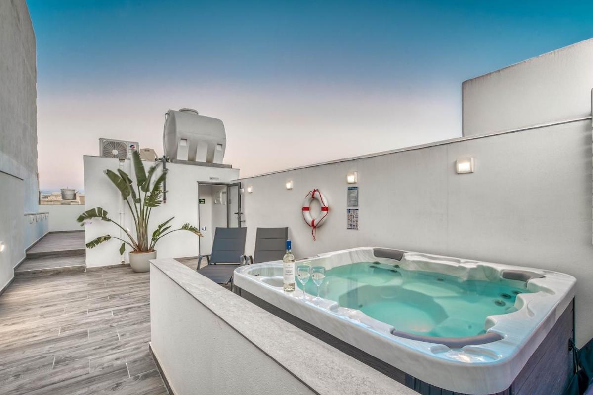 Townhouse With Jacuzzi And Bbq, Near Balluta Bay Holiday home *