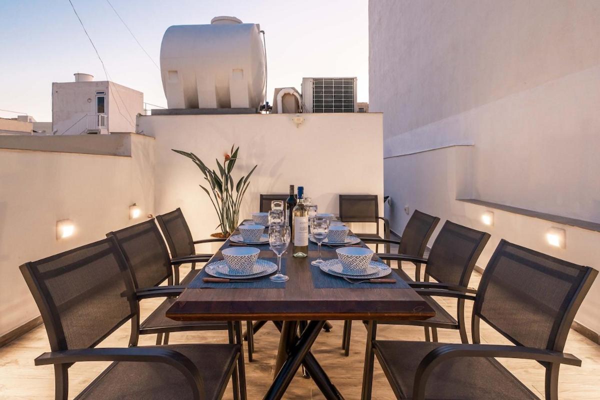 Townhouse With Jacuzzi And Bbq, Near Balluta Bay Holiday home *