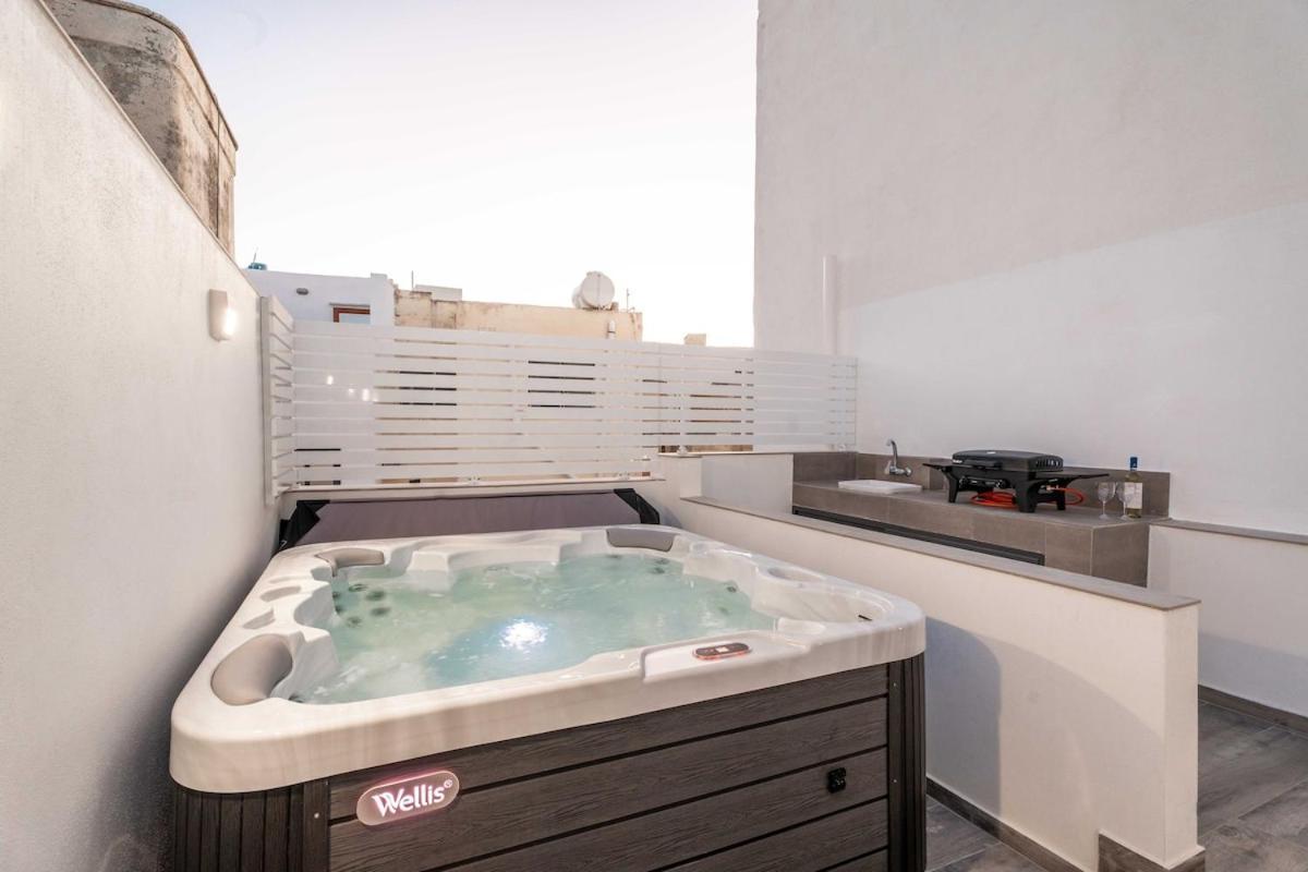 Townhouse With Jacuzzi And Bbq, Near Balluta Bay *