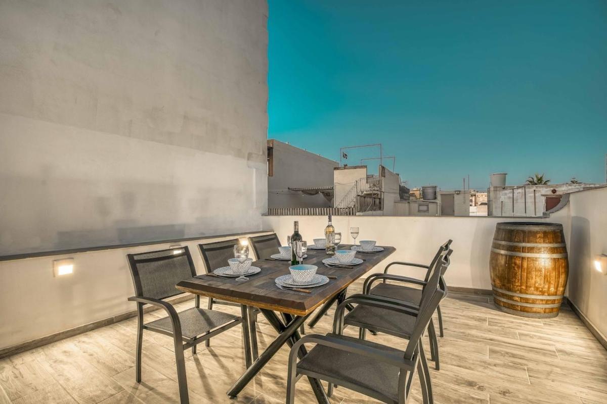 Townhouse With Jacuzzi And Bbq, Near Balluta Bay Sliema