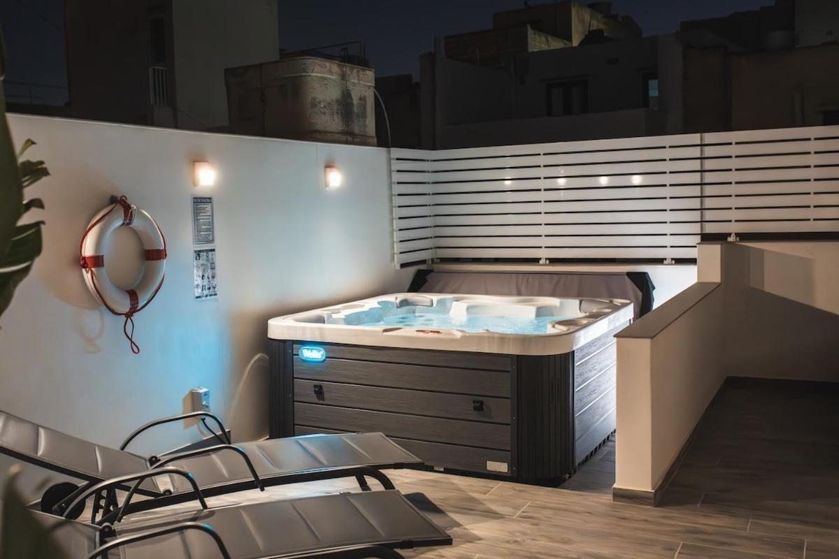 Townhouse With Jacuzzi And Bbq, Near Balluta Bay * Sliema
