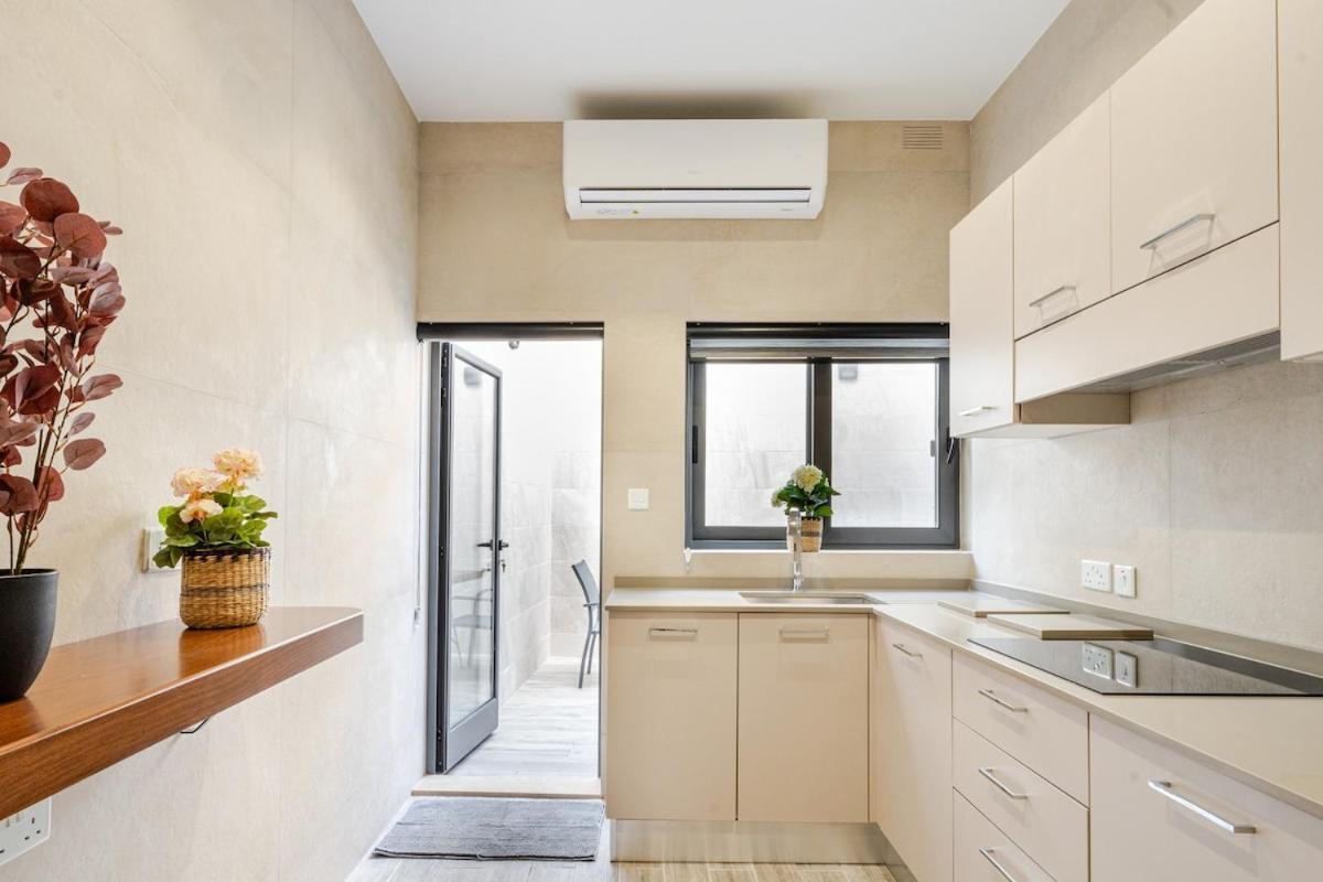 Townhouse With Jacuzzi And Bbq, Near Balluta Bay *
