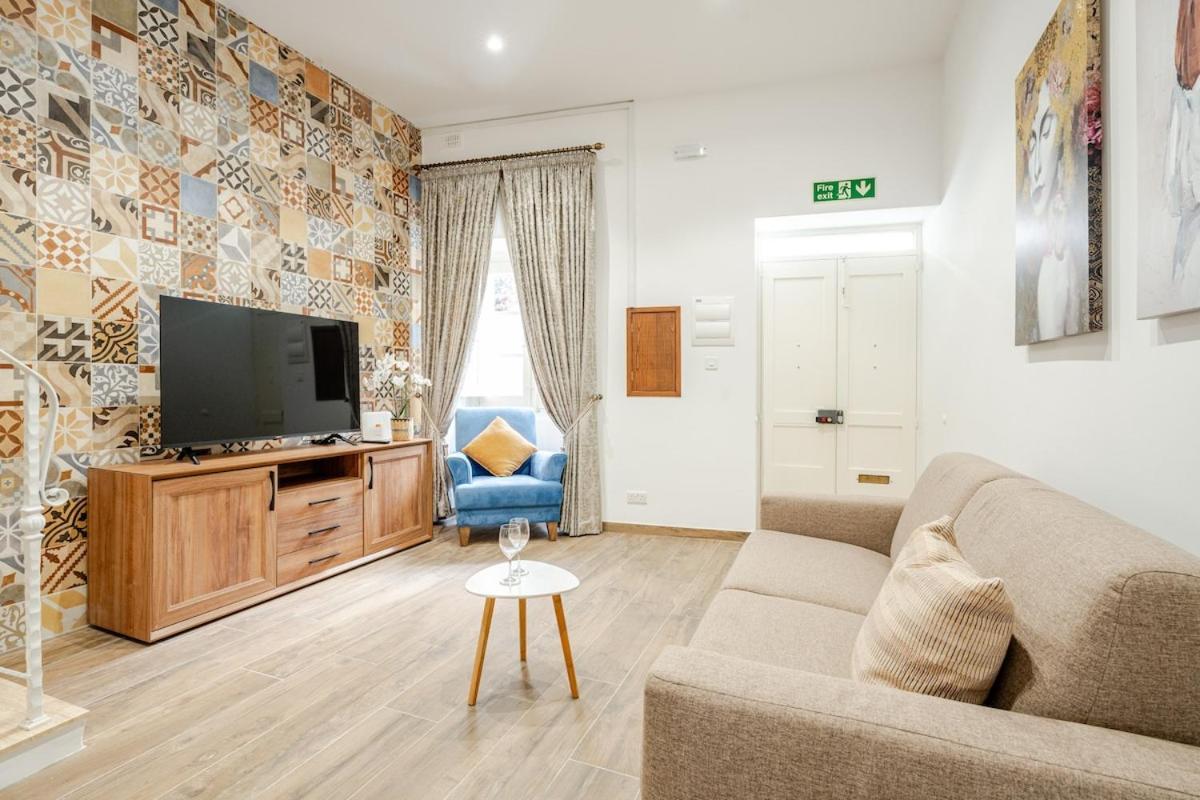 Townhouse With Jacuzzi And Bbq, Near Balluta Bay Holiday home